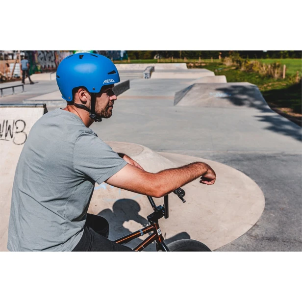 RKD159 REKD Elite 2.0 Helmet Blue Lifestyle 8.jpg