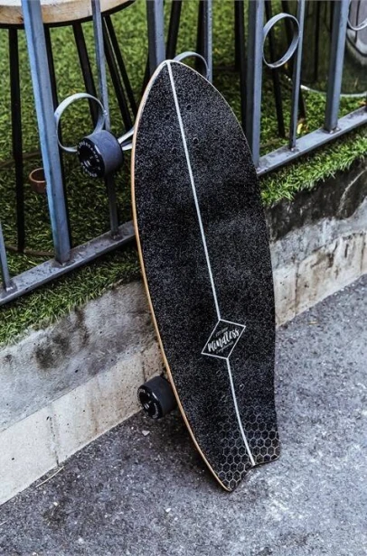 pol_pl_Deska-Surfskate-Mindless-Surf-Skate-Fish-Tail-Czarna-29-5-16091_6.jpg