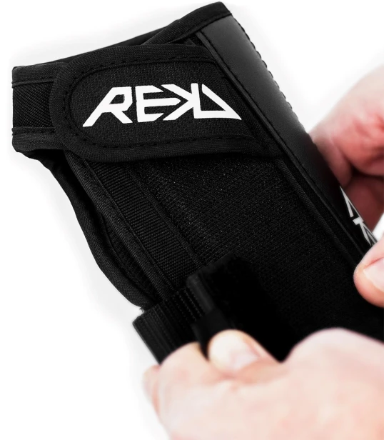 RKD495 REKD Pro Wrist Guards Black Detail 1.jpg