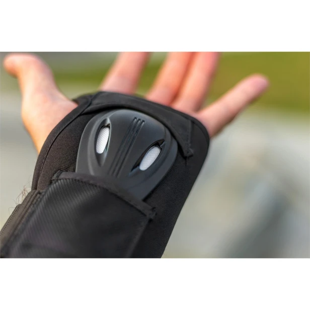 RKD495 REKD Pro Wrist Guards Black Lifestyle 3.jpg
