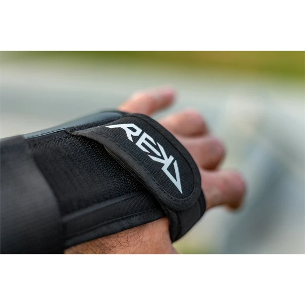 RKD495 REKD Pro Wrist Guards Black Lifestyle 4.jpg